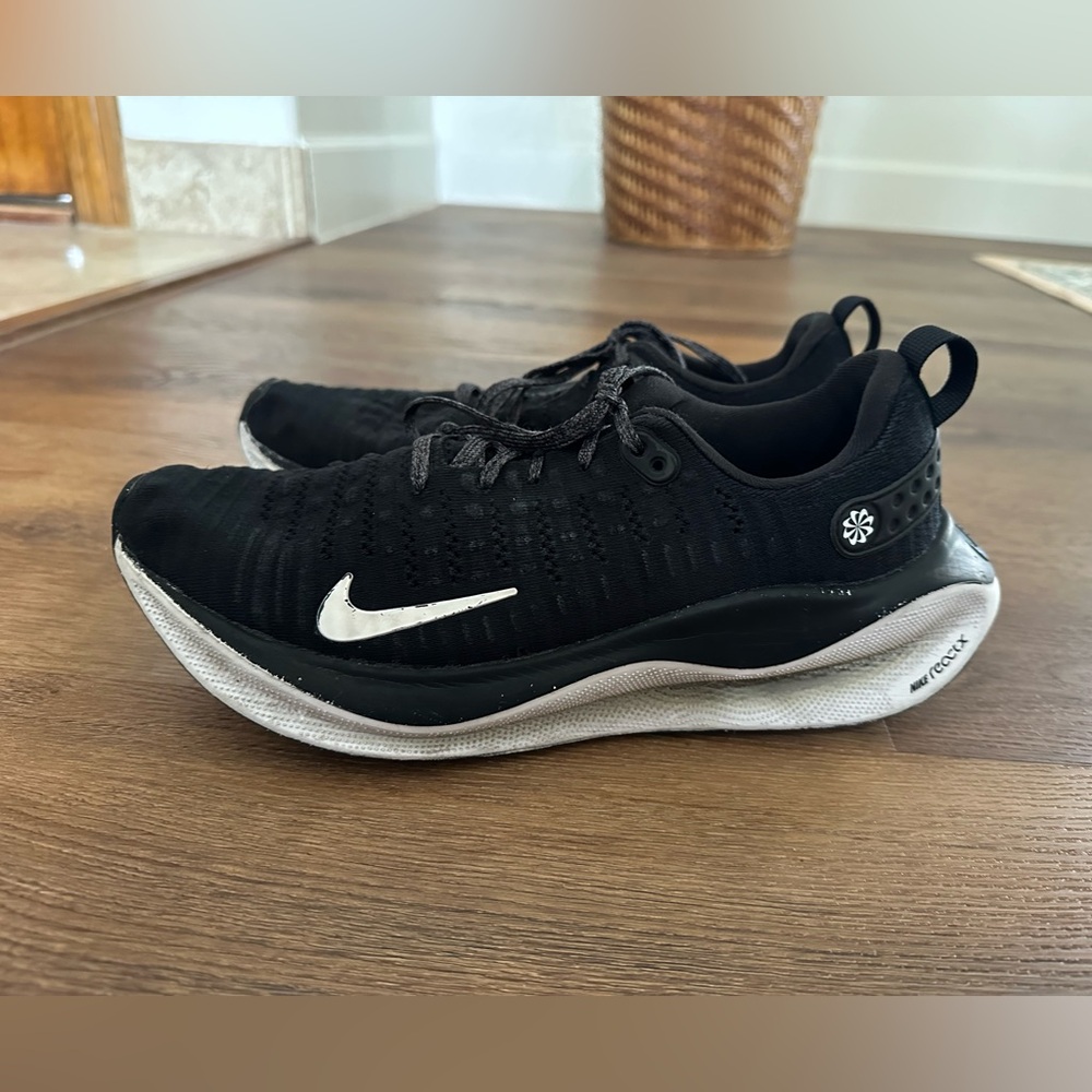 Nike ReActX Infinity Run 4 Black & White Athletic Sneakers Women’s Size 8